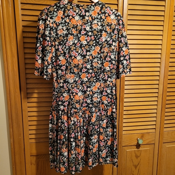 VTG Floral & Black Font Button Down Dress - Picture 3 of 7